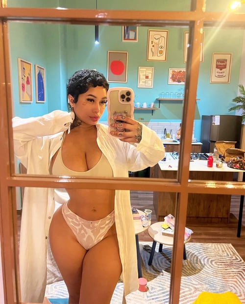 I’m an escort 💦🍆 HMU whenever you need me 💯 I give blow jobs and s*x at cool rates😍💦🍆