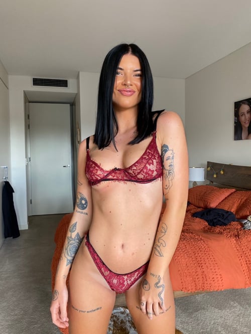 I’m down for sex fun. Incalls, outcalls, hotels and vacation bookings.