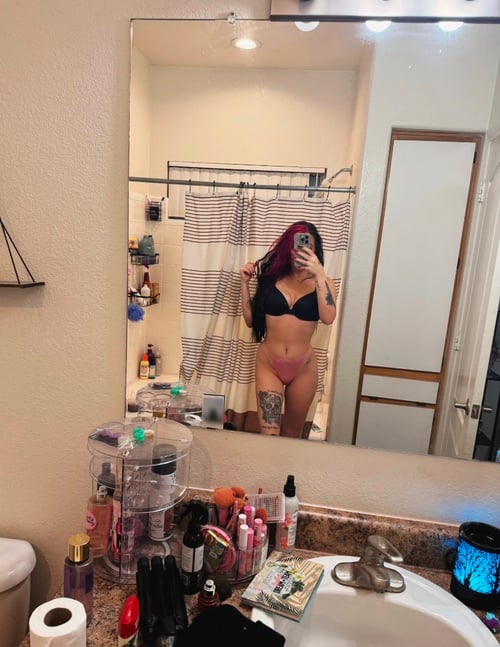 I’m available for meeting up 👅and party 🎈 tonight