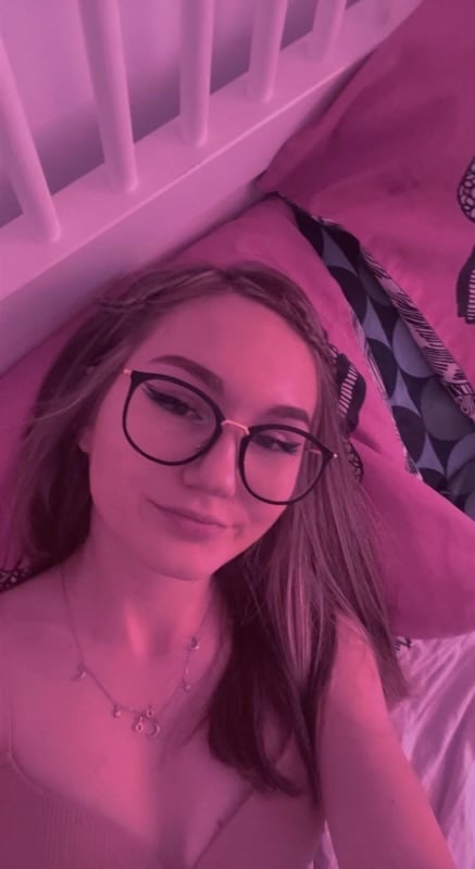 Discreet sex with Caucasian sexy girl