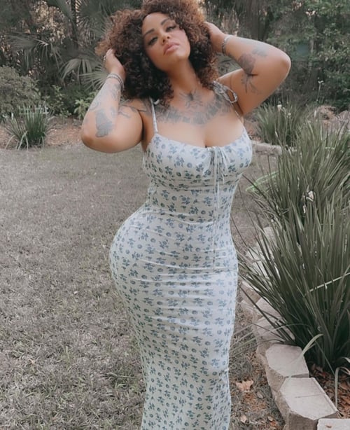 I’m a mature hooker, with high levels of sweetness, you can count on my services