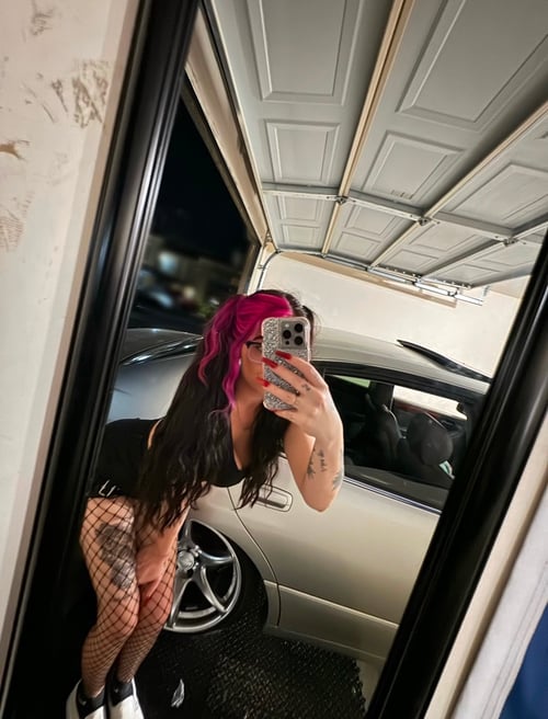 I’m available for meeting up and party 🎉 tonight
