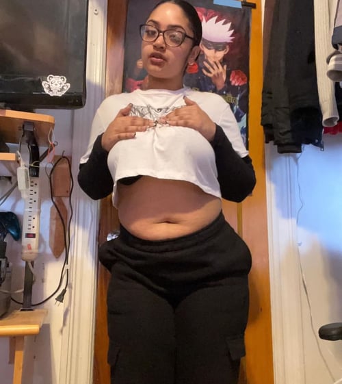 Sweet pussy 🥰 hot , Clean & soft Pussy. I’m available for both Incall and outcall