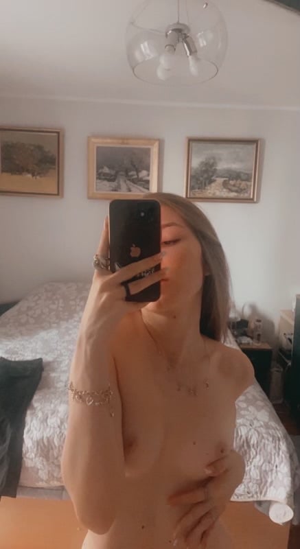 Discreet sex with Caucasian sexy girl