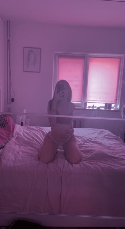 Discreet sex with Caucasian sexy girl