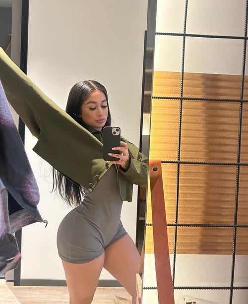 I’m an escort 💦🍆 HMU whenever you need me 💯 I give blow jobs and s*x at cool rates
