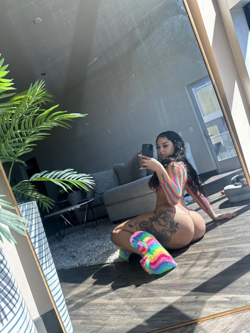 Escort available for hook up