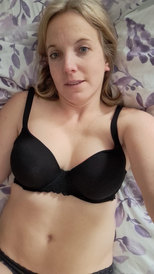 LOOKIN FOR A SAFE PLACE TO UNWIND YOUR STRESS ? LET ME RELIEVE YOU OFF STRESS AND MAKE YOU CUM 🍑💦