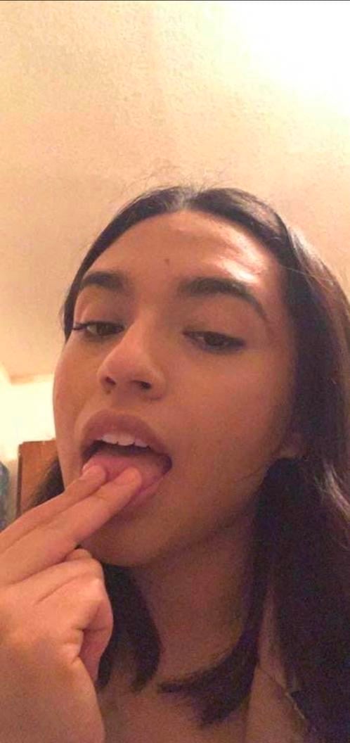 I’m available for hookup rn hmu rn
