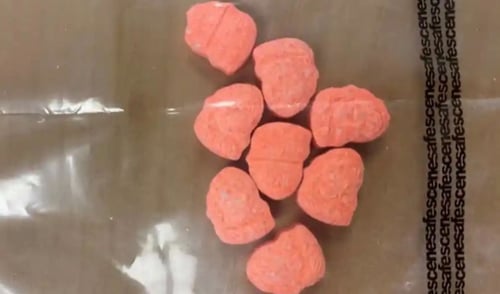DOWN FOR FUN AND SELL PARTY FAVORS 💊 👅 !!! 💦💦🍆👅👅
