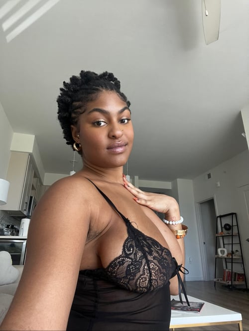 Hit me up for fun I’m available for hookup fuck ,blowjob ,creampie ,doggy, 69 , anal 🍑 wet💦💦 Add