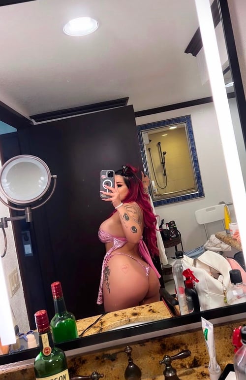 I offer sex, nudes and naughty FaceTime at nice rates…