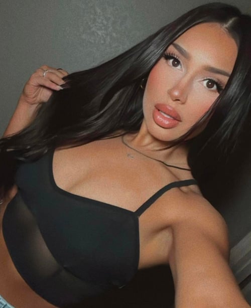 Hotel Friendy, Hispanic Beauty! Currently Doing Outcalls!