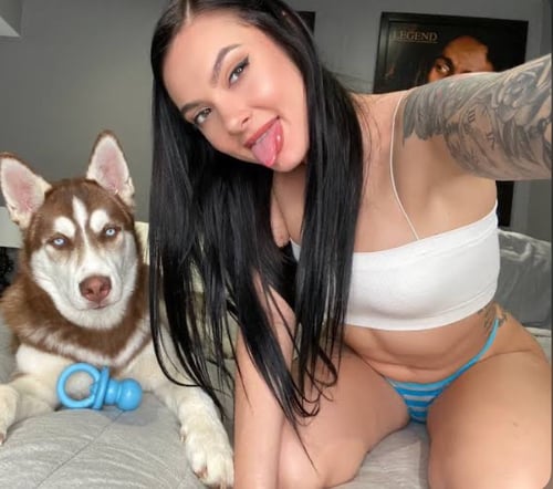 Yo it’s Marley I squirt a lot and ride real good 💦 💕☺️
