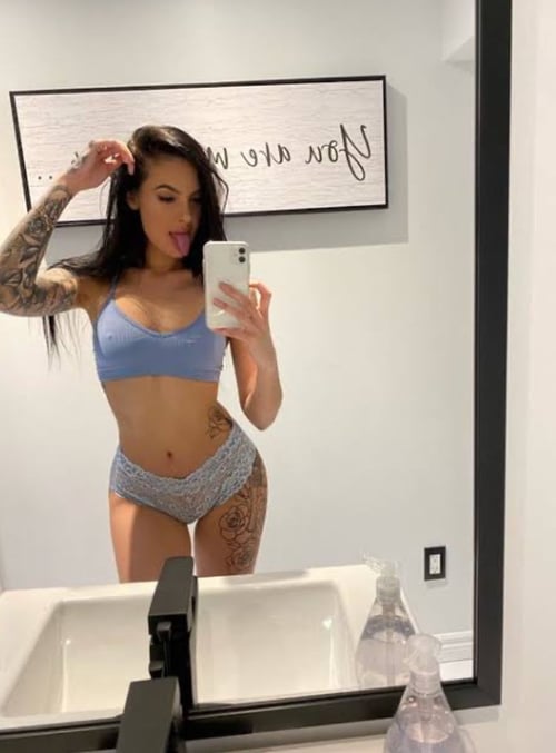 Yo it’s Marley I squirt a lot and ride real good 💦 💕☺️