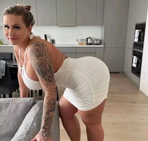 46 YEAR OLD WOMAN HERE FOR FUN&MASSAGE