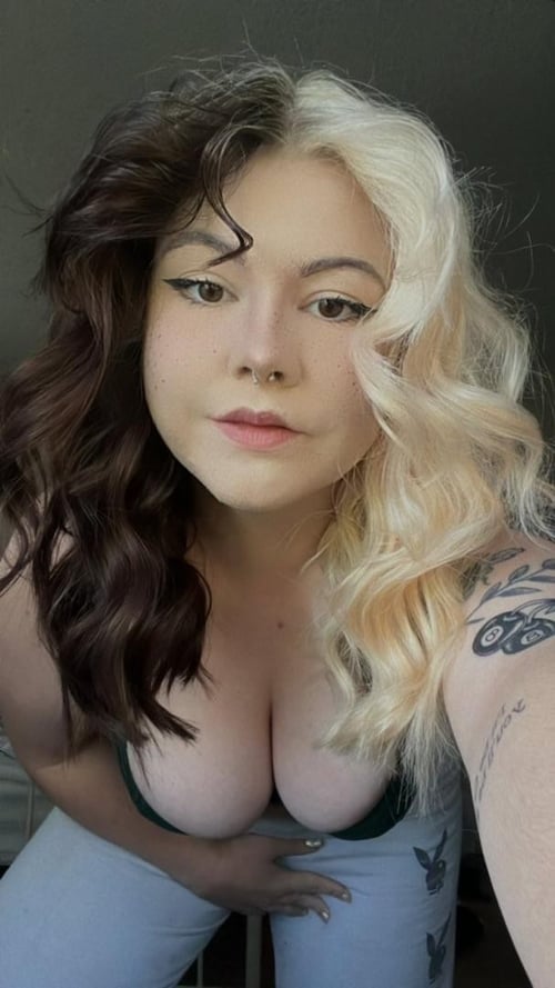 Need A Hard Cock For My Horny Tight Pussy now HMU