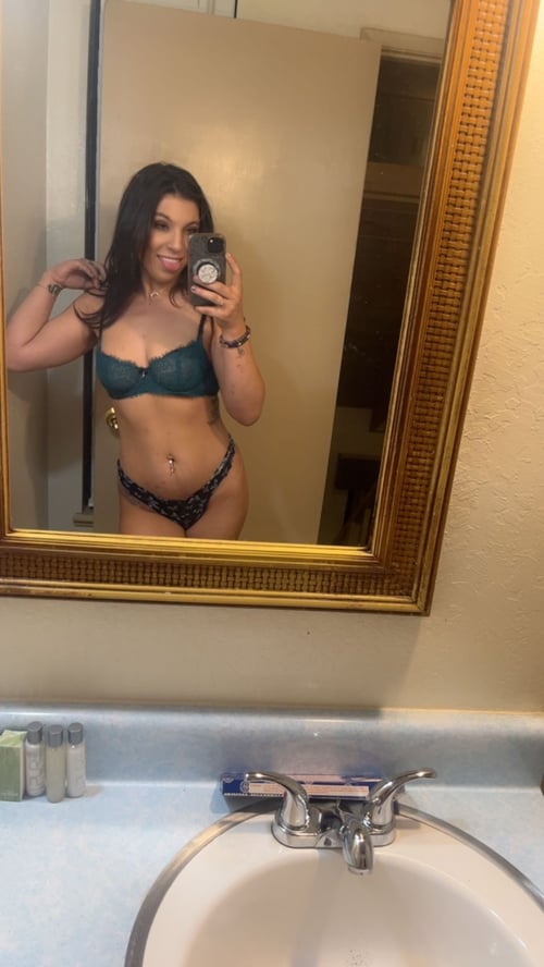 Alice 28 year old, brunette, 5'5 sass with some ass in 916/530 area