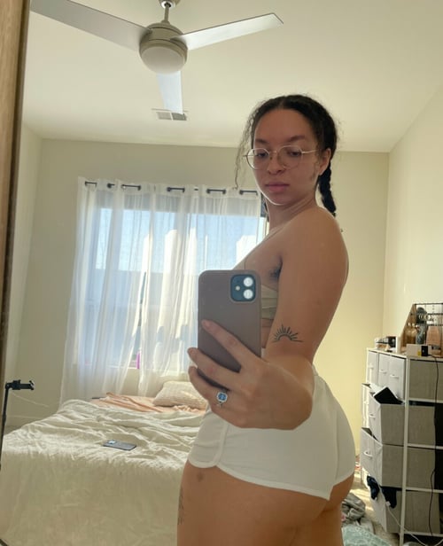 Escort available for hookup