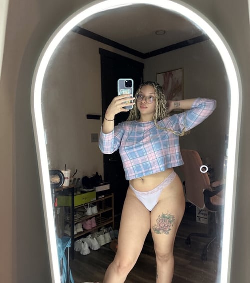 Escort available for hookup