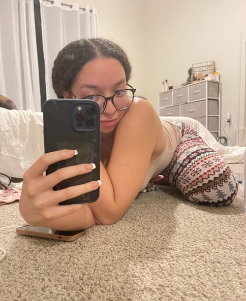 Escort available for hookup