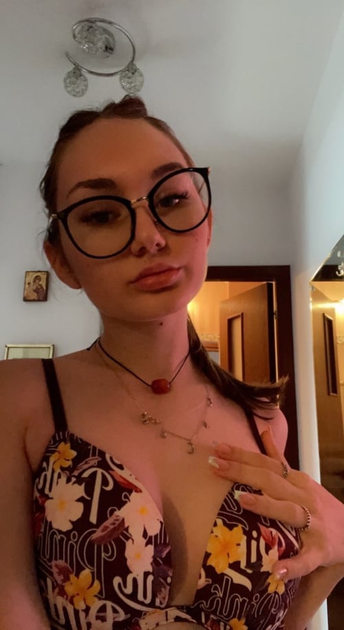 I’m Nashira available for both incall❤️🥂💋 and 💋 outcall ❤️ 💋 services🥂❤️ HMU
