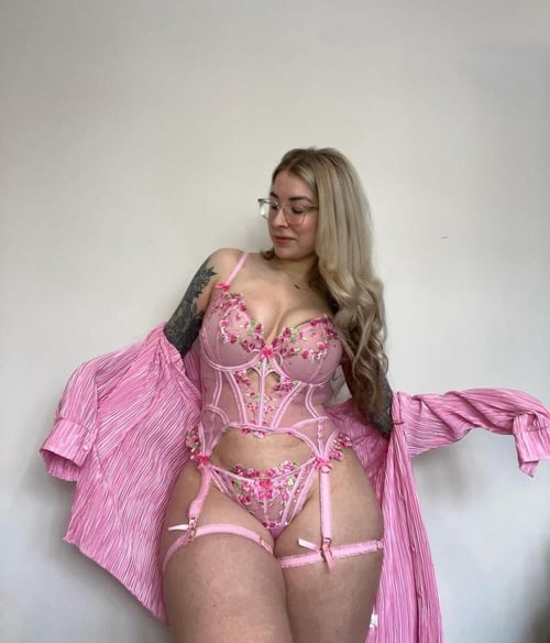 Hey hit me on +1 (332) 225-8483 🍑🍯 Hot & Sexy, Clean & soft.Now i'm available for incall outcall