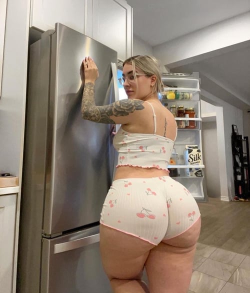 Hey hit me on +1 (332) 225-8483 🍑🍯 Hot & Sexy, Clean & soft.Now i'm available for incall outcall