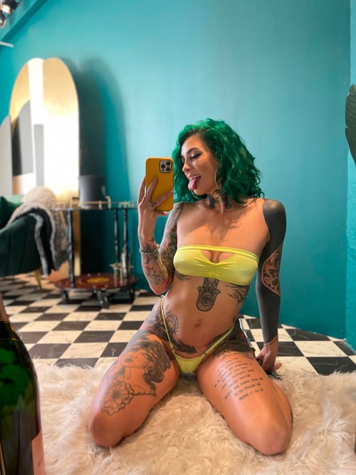 Available for hookup Text me on 2702454413 let's fuck my instagram Kimberly_arts_749