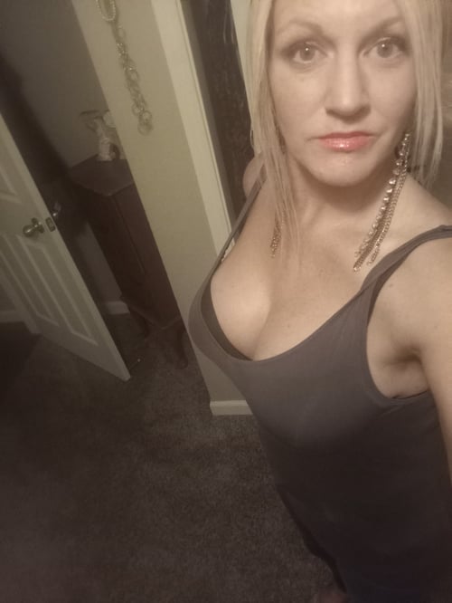 Bunny Ranch Blonde wants to Play