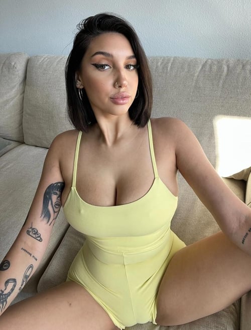 ✅STRICTLY PAYMENT IN PERSON✅💦MULTIPLE CUM💦✅💯CLEAN ✅3 HOLES FUCk