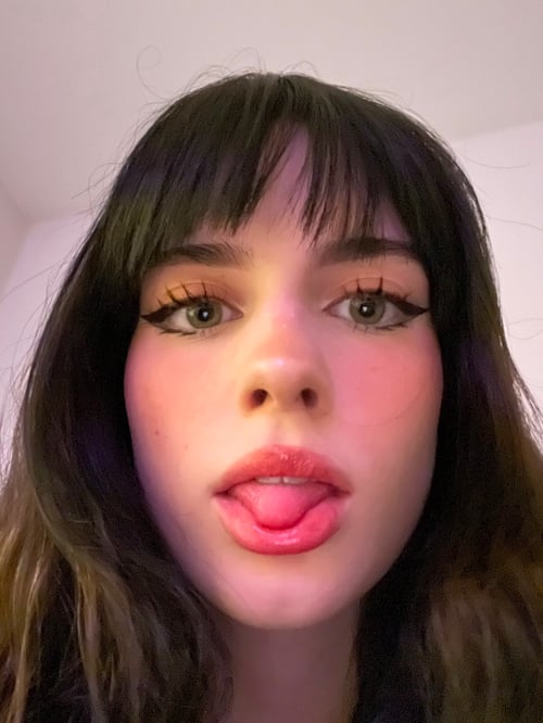 I am Sophie,really sweet and polite😊HMU on Hotline:(213) 649-9447 Add me on Snapchat:babysophiexo26