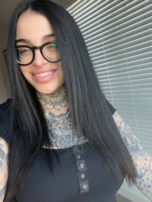 I’m a mature hooker, with high levels of sweetness, you can count on my service