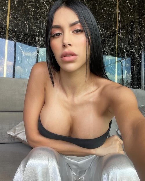 I wanna stay in bed, i need some human hit though 🍆💦