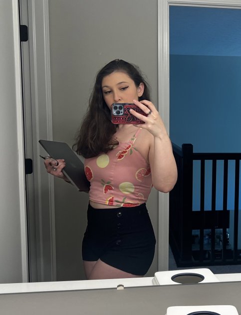 Available for hooked up, FaceTime show, sexting and selling hot videos