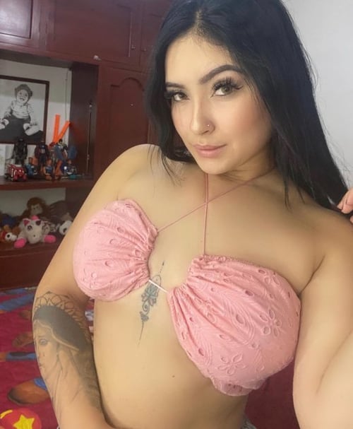 HOT GIRL READY TO TAKE IN YOUR HARD COCK DEEP INSIDE MY WET JUICY PU*