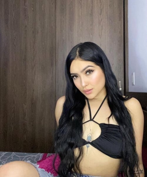HOT GIRL READY TO TAKE IN YOUR HARD COCK DEEP INSIDE MY WET JUICY PU*