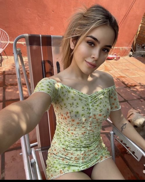 I’m Sexy and fun to be with 😘 A moment with me will always be a memora