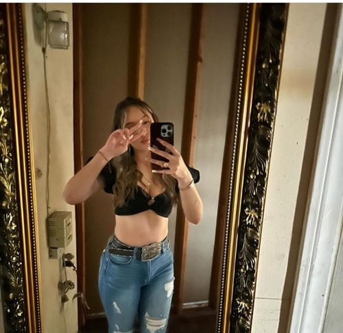 Come hook up with a sweet and juicy new pussy in town👅👅