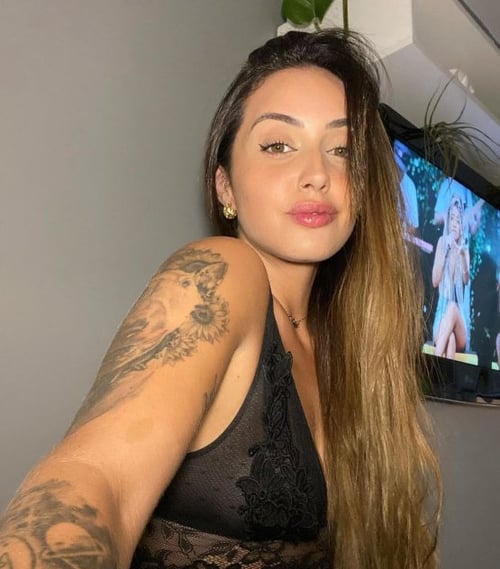 I’m available for both Incall and outcall services.