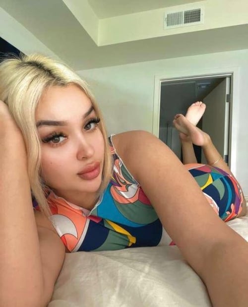 im so horny i need my brown nipples sucked and my ass licked on rn!! T