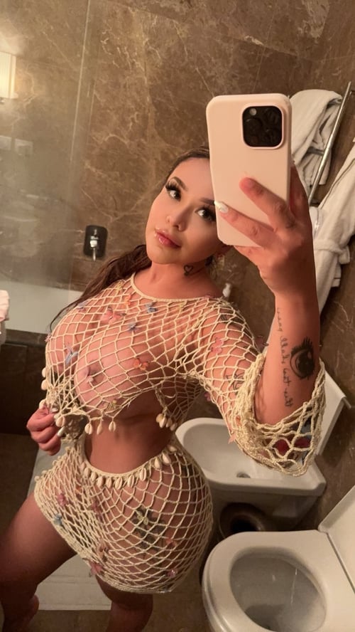 I offer sex, nudes and naughty FaceTime at nice rates….