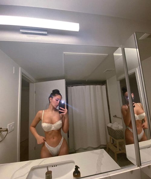HMU 4 fun & naughty stuffs HMU on📱 +1 (319) 320-5429