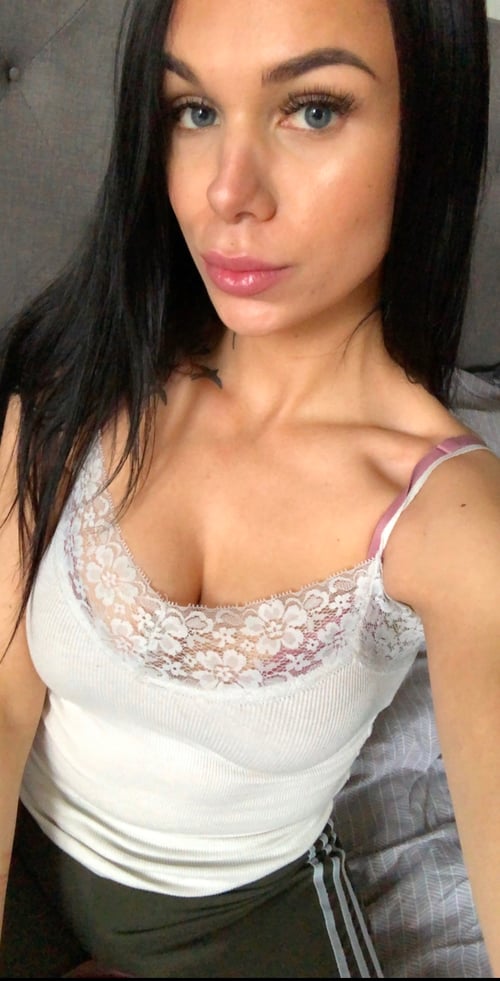 Hit me up on telegram @oliv_101 or phone 5034548293 MY PLACE OR YOURS I DO OFFER MASSAGE,BJ DOGGY,AN