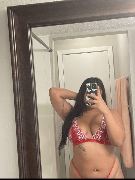 Mis amores estoy de visita. una joven limpia y cariรฑosa que