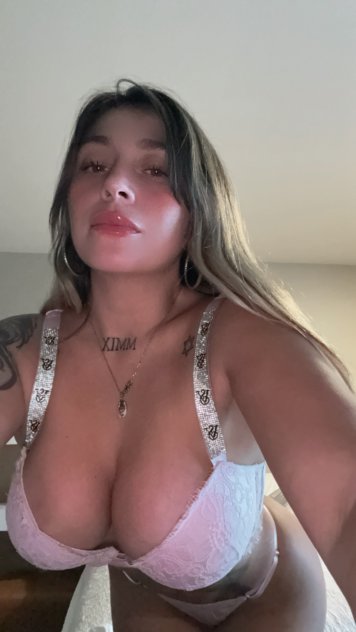 Latina  sexy ando de Visita en la Ciudad