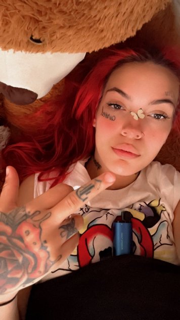 Available for FaceTime show 💯 sell hot pics and naughty videos ❤both