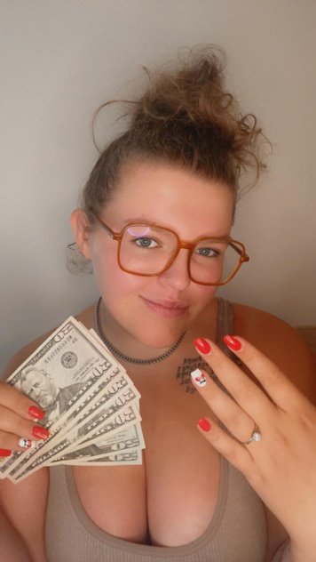 NEW BEAUTY GIRL AVAILABLE NOW FOR ANY HOOKUP SERVICE ALSO DO VIDEO CAL