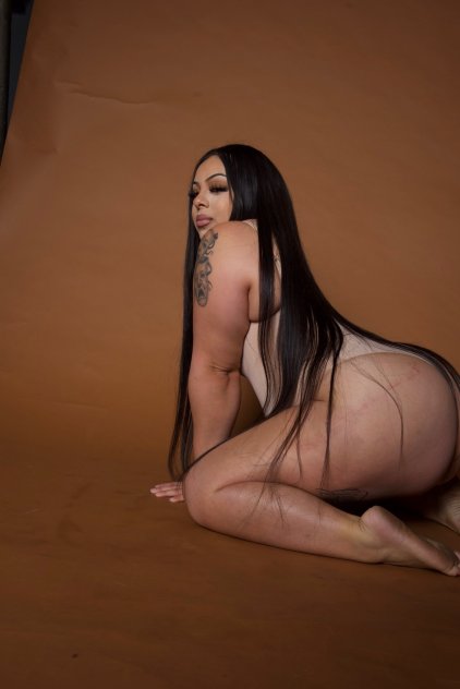 Curvy Bombshell