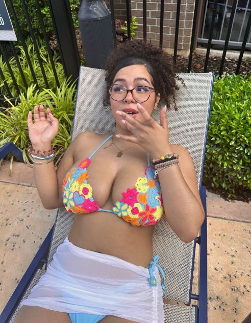 Dm me for FaceTime fun and I sell mad💦😋 content too